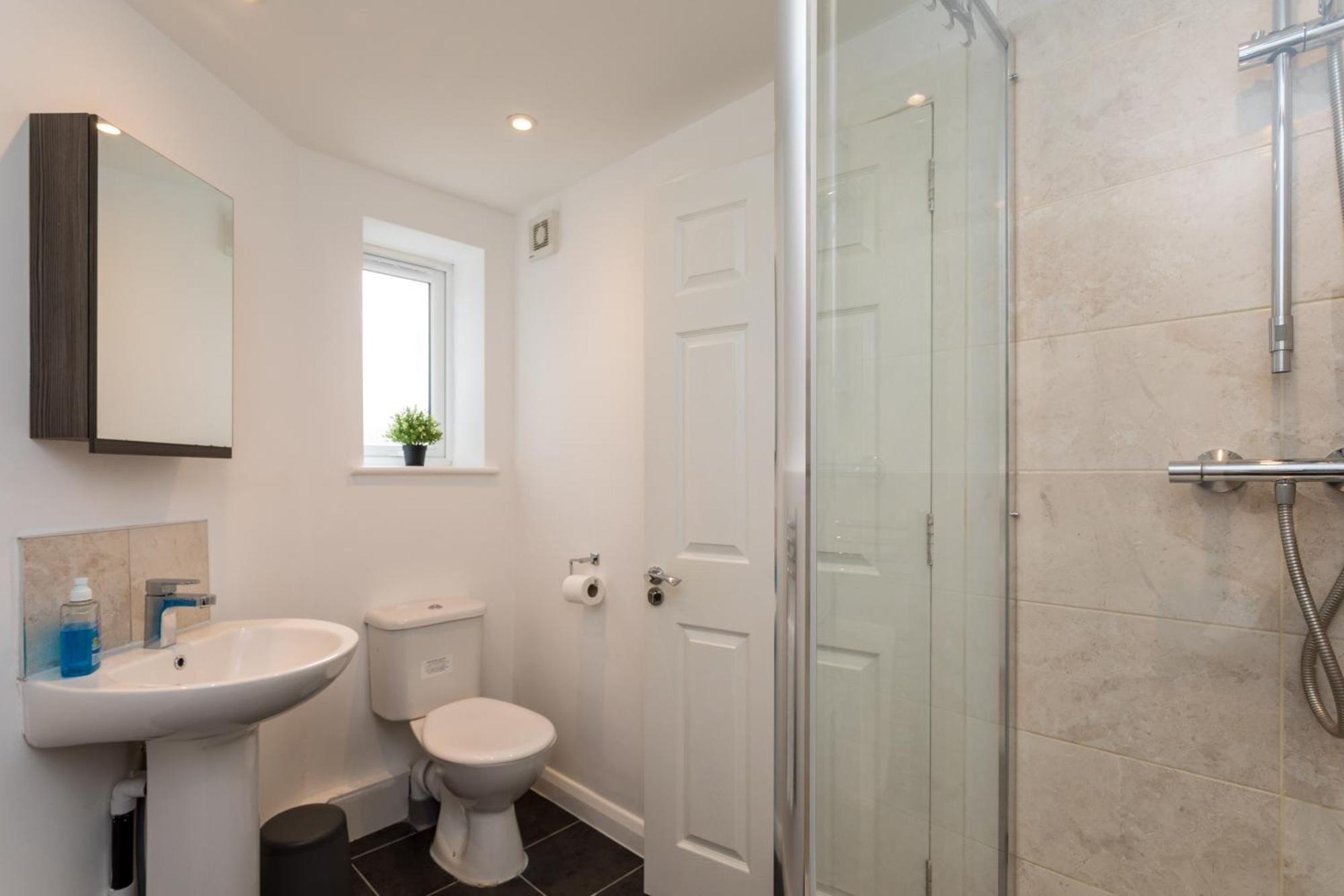 Flat 7- Spacious Studio Flat In The Heart Of Crawley Zewnętrze zdjęcie
