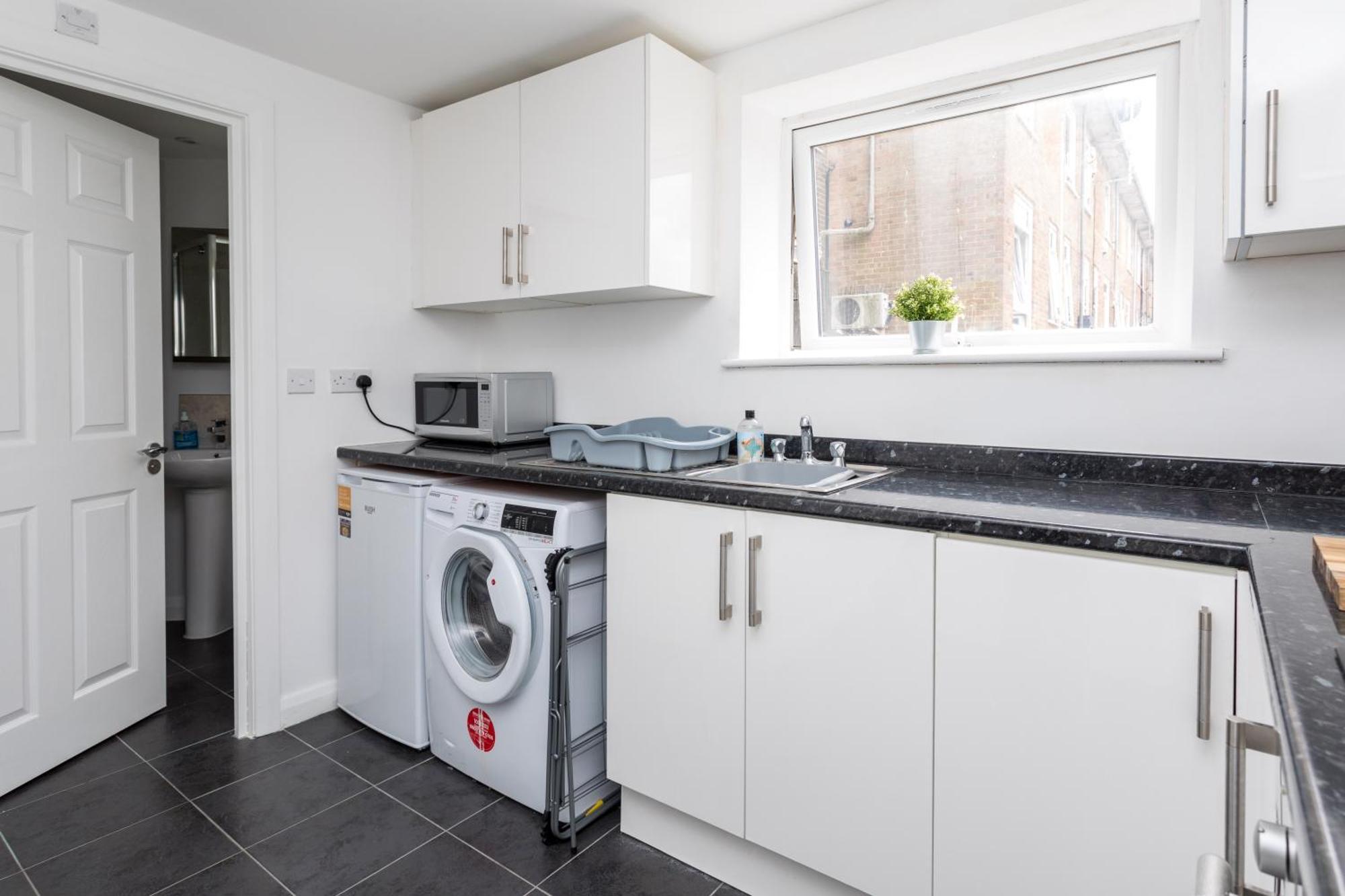 Flat 7- Spacious Studio Flat In The Heart Of Crawley Zewnętrze zdjęcie