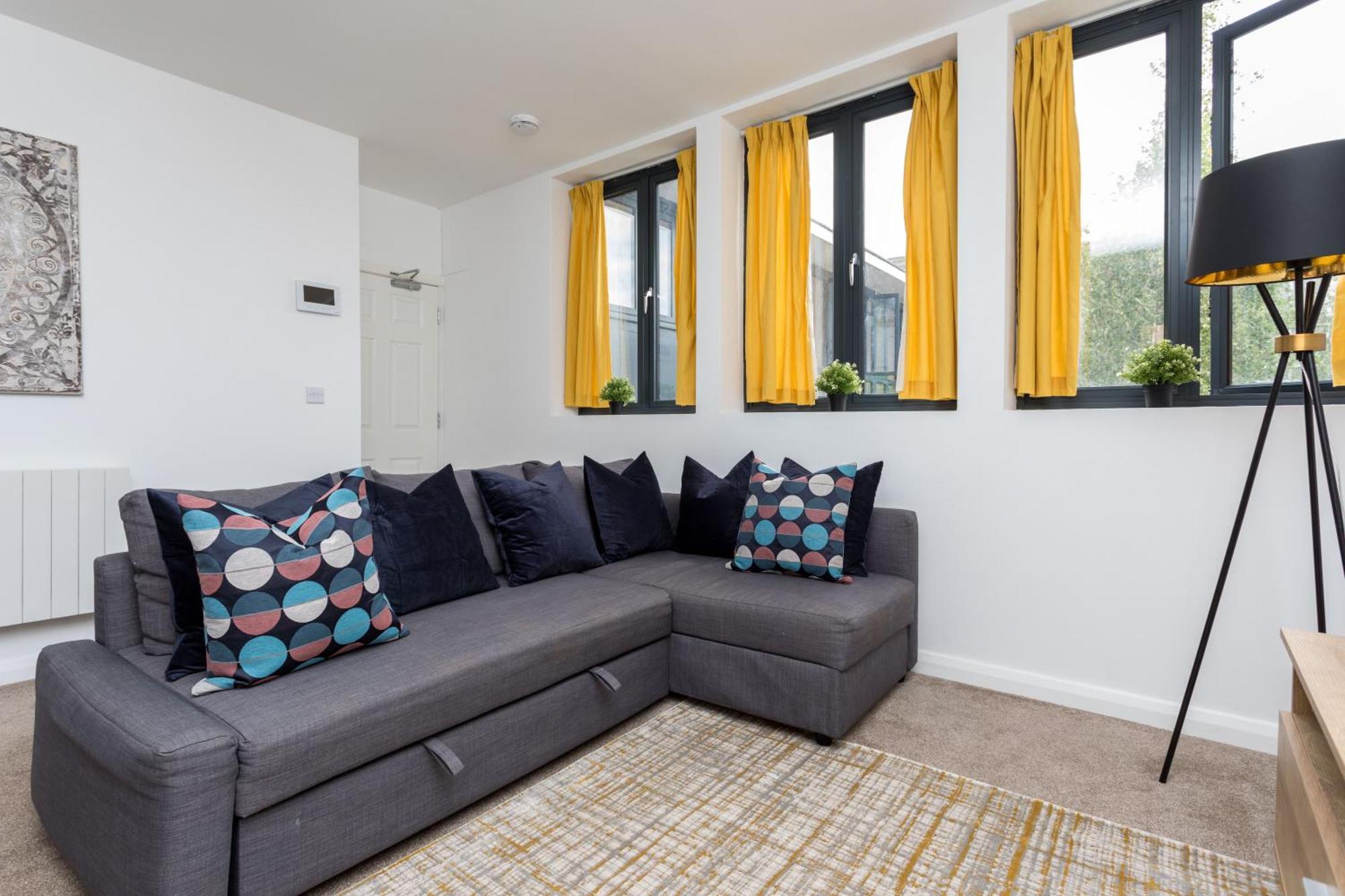 Flat 7- Spacious Studio Flat In The Heart Of Crawley Zewnętrze zdjęcie