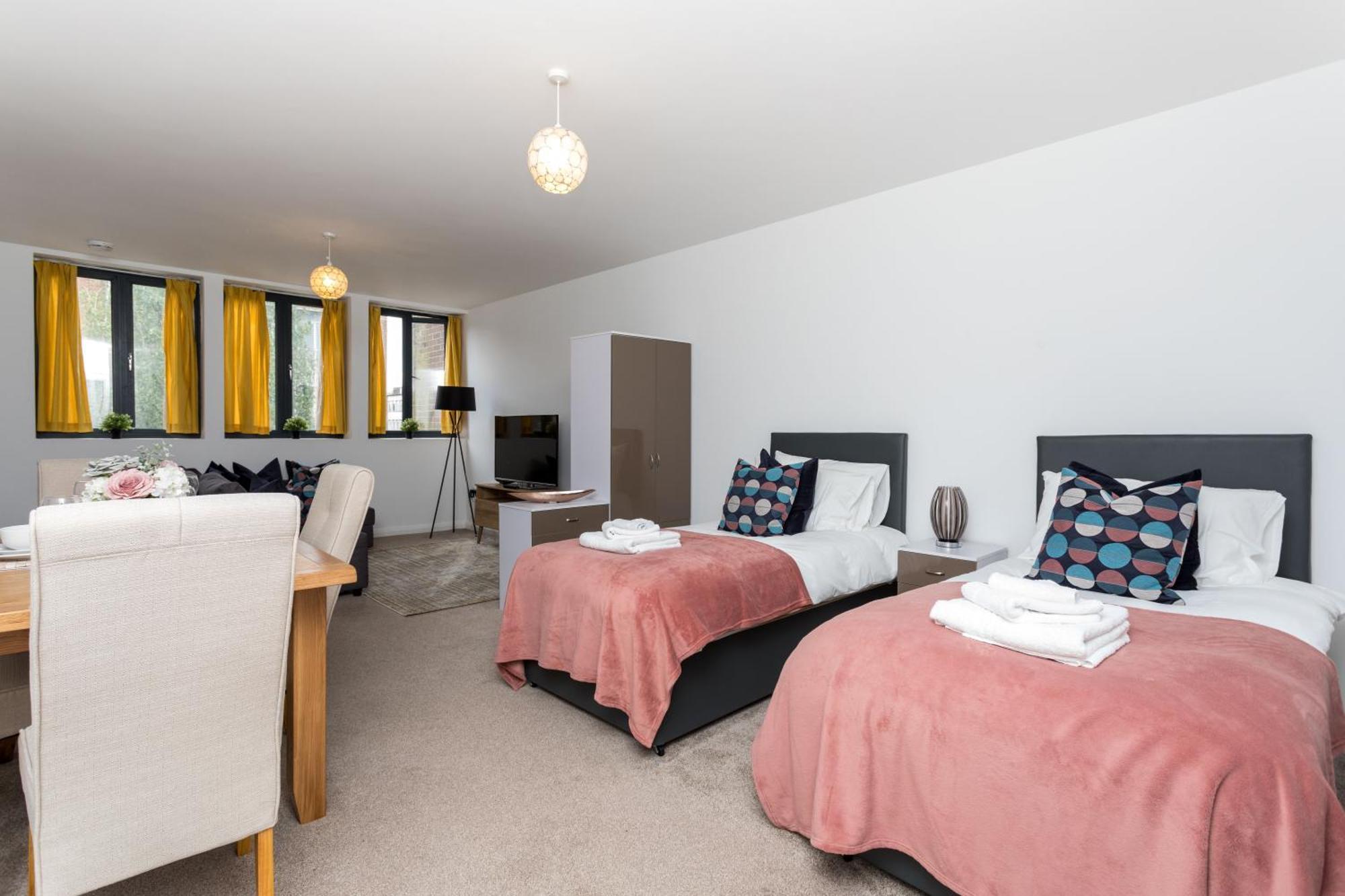 Flat 7- Spacious Studio Flat In The Heart Of Crawley Zewnętrze zdjęcie
